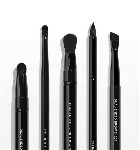 chanel eyeliner brush